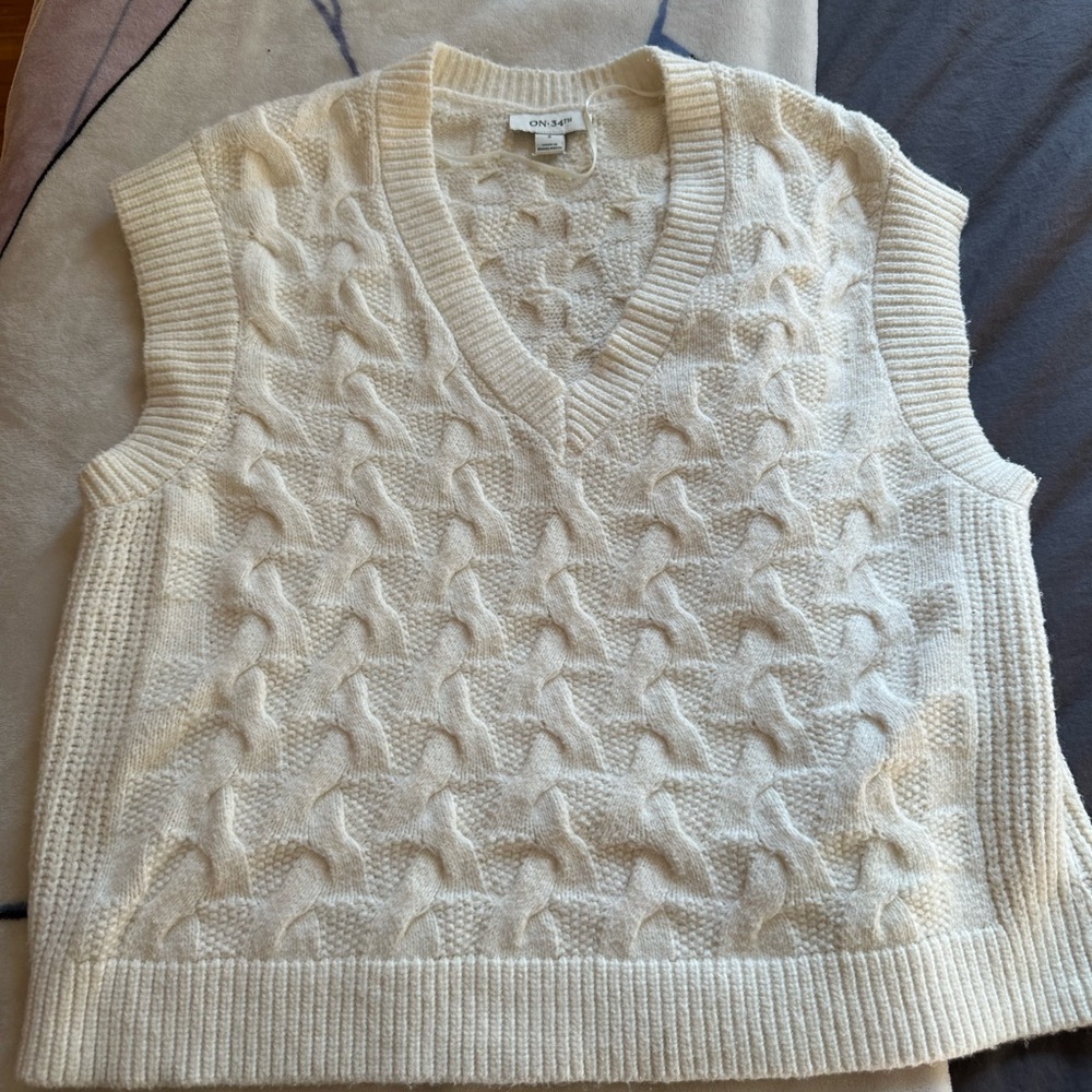 Chic Cream V-Neck Sweater Vest